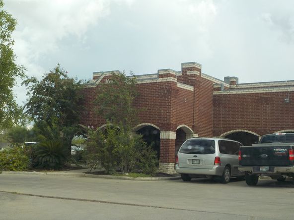 Tejon Plaza: 1601 Alton Gloor , Brownsville, TX 78526